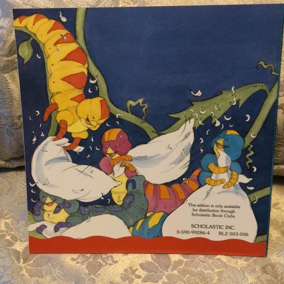 THE CATERPILLOW FIGHT by Sam McBratney - SCHOLASTIC CHILDREN BOOK - #263 - Picture 2 of 9